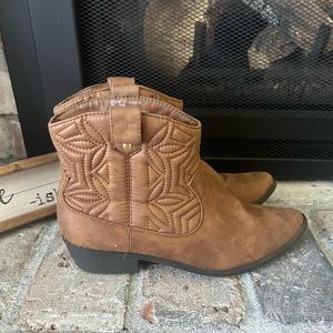 Arizona Murano Cowboy Boots - Booty Cowgirl Boots
